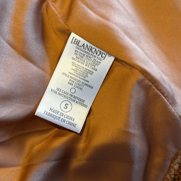 BLANK NYC cinnamon stick Sherpa shacket.
Faux Sherpa Shirt Jacket. Small - Picture 8 of 8